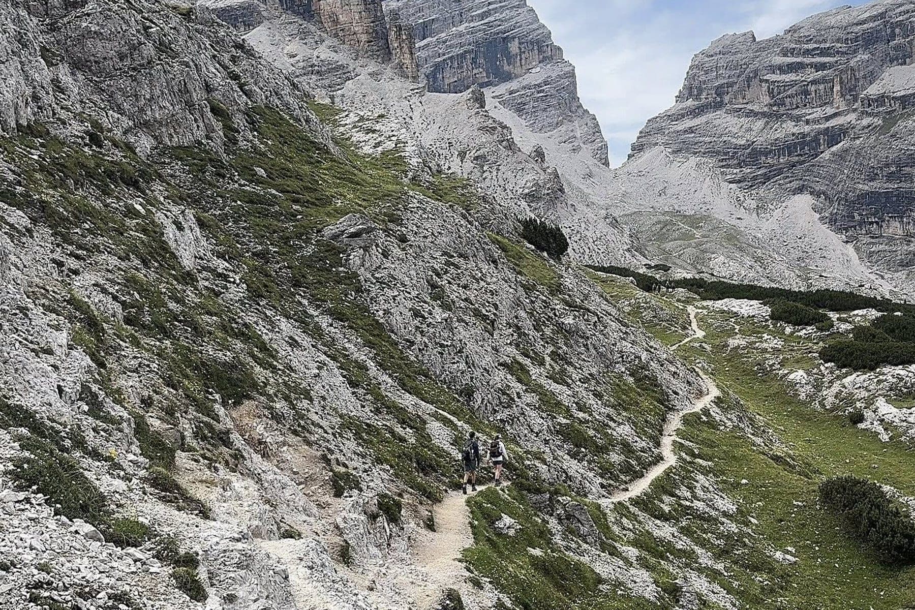 Steep valley trail on Alta Via 1