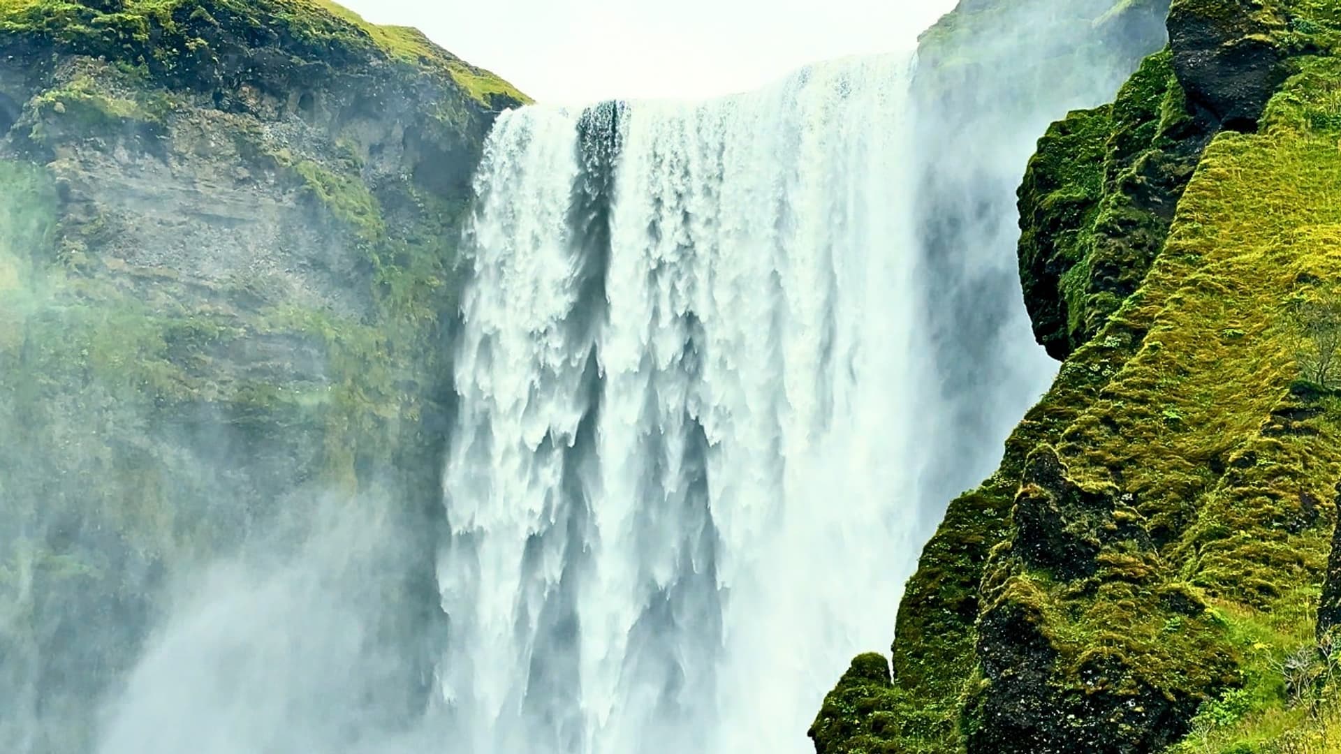 Laugavegur trail through the Icelandic highlands
